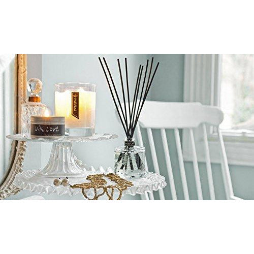 Pairfum London luxury reed diffuser with white lavender scent, 100ml bottle and 10 black reeds for elegant home fragrance.